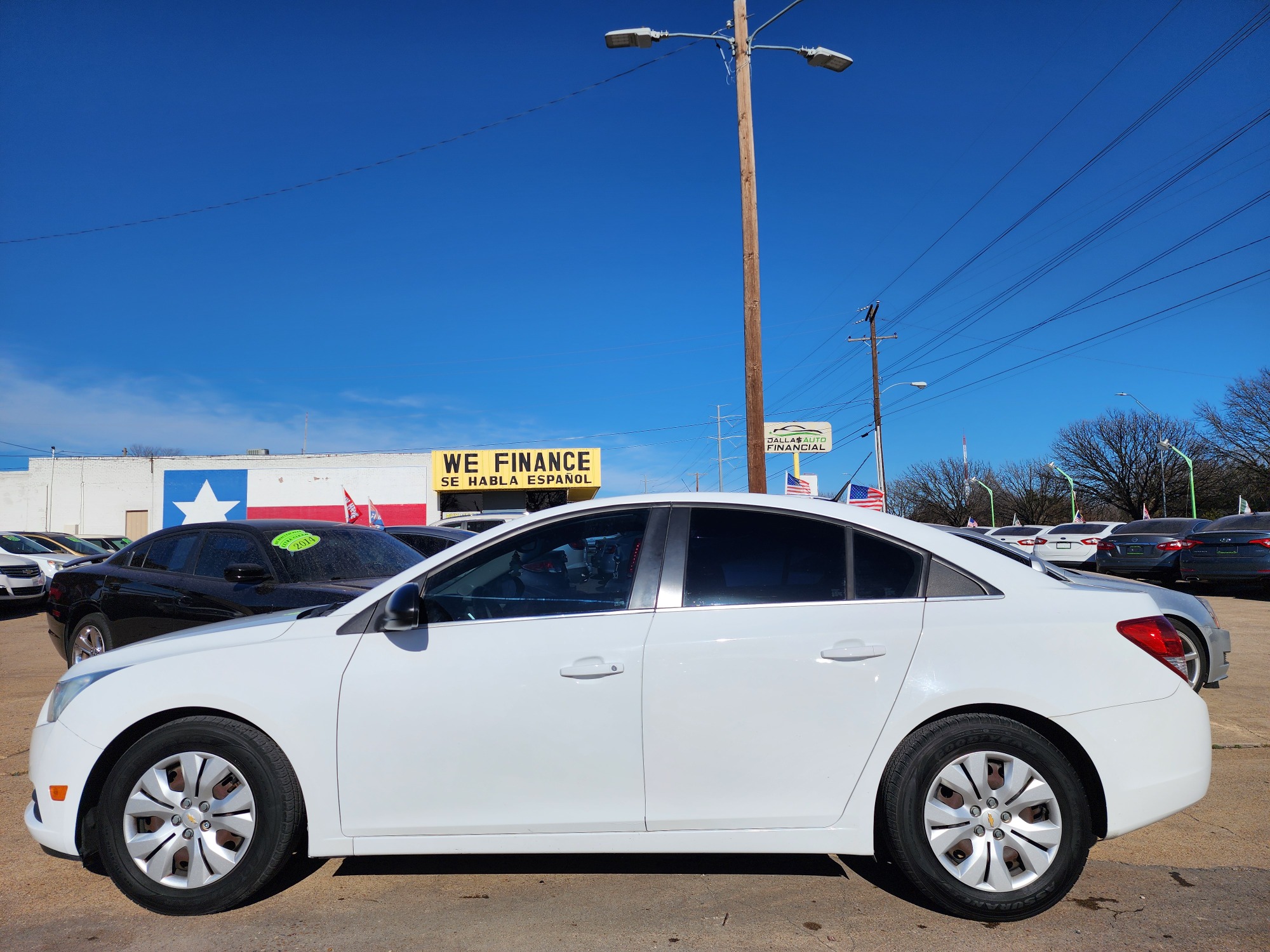 2012 WHITE Chevrolet Cruze 2LS (1G1PC5SH2C7) with an 1.8L L4 DOHC 16V FFV engine, 6-Speed Automatic transmission, located at 2660 S.Garland Avenue, Garland, TX, 75041, (469) 298-3118, 32.885551, -96.655602 - CASH CAR$$$$$$$ This is a very well cared for 2012 CHEVY CRUZE 2LS! BLUETOOTH! XM SAT RADIO! Come in for a test drive today. We are open from 10am-7pm Monday-Saturday. Call us with any questions at 469-202-7468, or email us DallasAutos4Less@gmail.com. - Photo #6